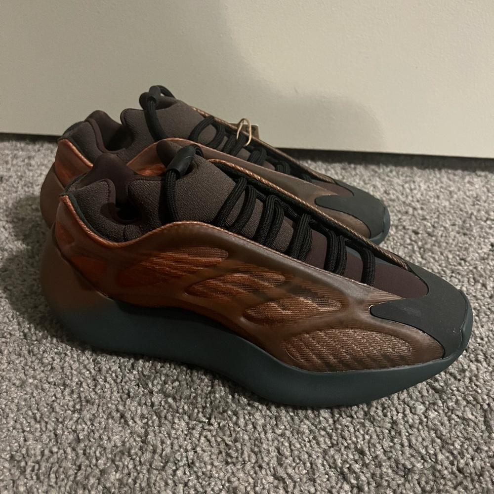 YEEZY 700 V3 COPPER FADE